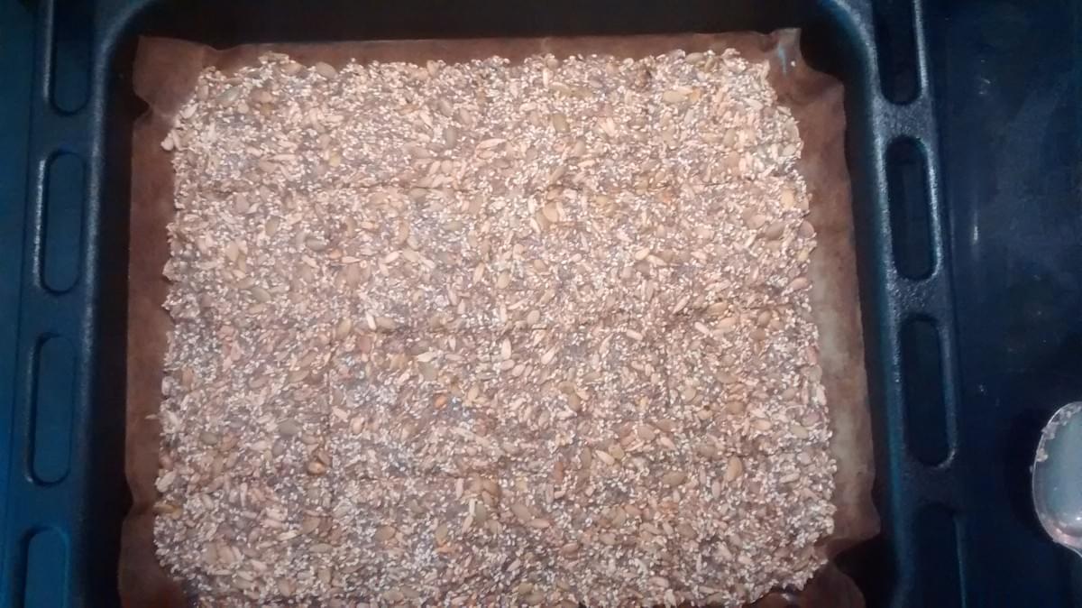 Seed crackers Seed crackers