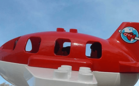 Duplo sculpture of a plane showing that flying wrecks the climate Duplo sculpture of a plane showing that flying wrecks the climate