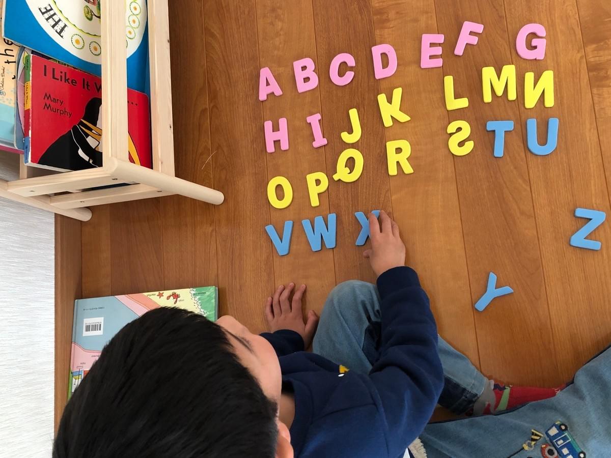 ABCポスターと照らし合わせながら。 ひっくり返ってる文字ありますけどー(^_^*) ABCポスターと照らし合わせながら。 ひっくり返ってる文字ありますけどー(^_^*)