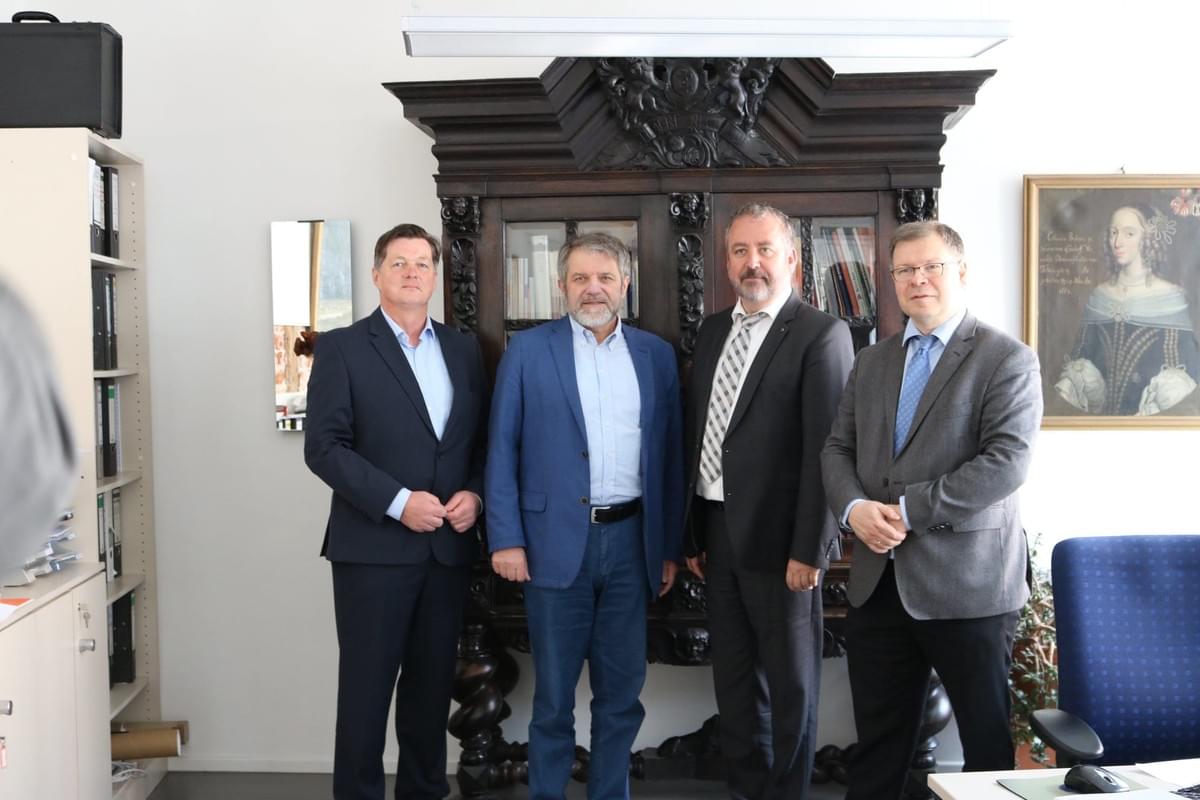 Beauftragter der Bundesregierung für Aussiedlerfragen besucht Ostpreußisches Landes-museum Beauftragter der Bundesregierung für Aussiedlerfragen besucht Ostpreußisches Landes-museum