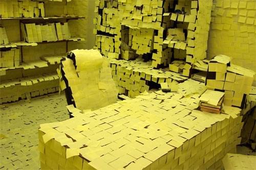 Post-it war ! Post-it war !
