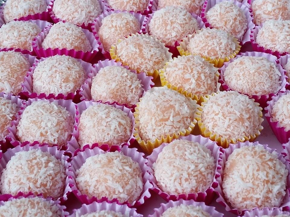 Véronique Macaire - Massages de tradition indienne - Un excellent dessert indien à la noix de coco Véronique Macaire - Massages de tradition indienne - Un excellent dessert indien à la noix de coco