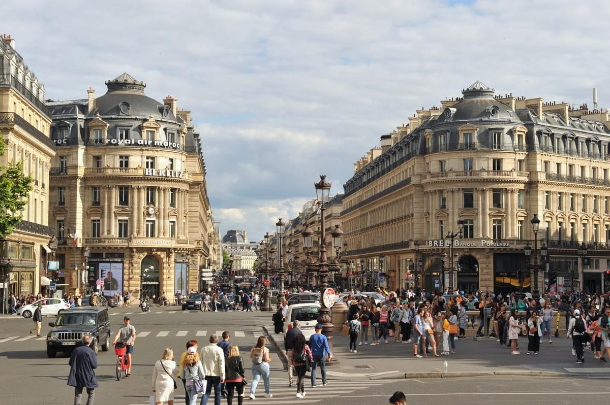 La Place de l'Opéra est située au coeur du quartier qui est idéal pour trouver une location de bureaux dans Paris La Place de l'Opéra est située au coeur du quartier qui est idéal pour trouver une location de bureaux dans Paris