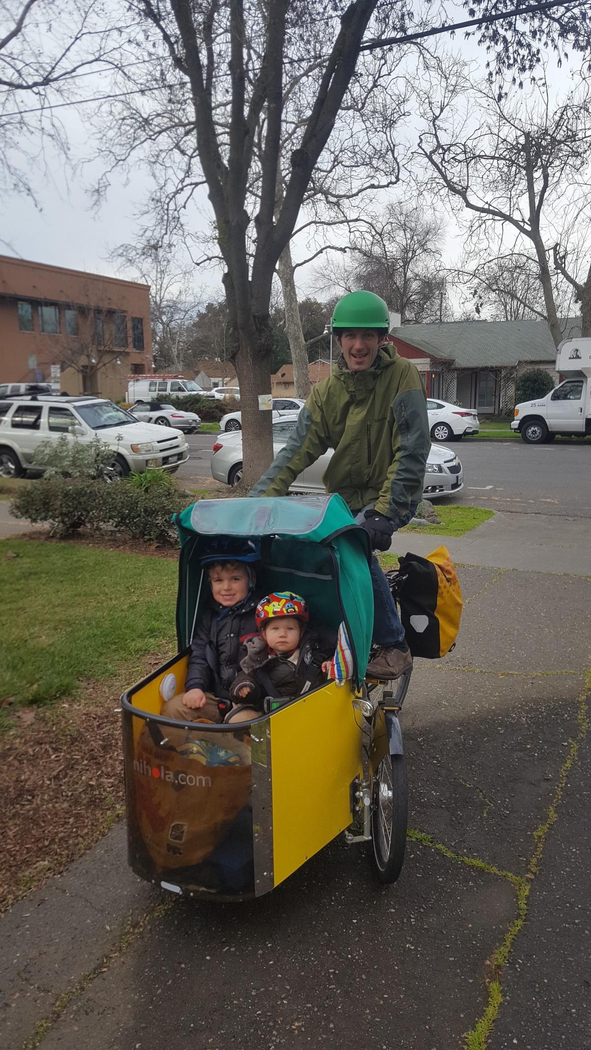Nico Fauchier-Magnan and his children take their Nihola Cargo Bike everywhere! Nico Fauchier-Magnan and his children take their Nihola Cargo Bike everywhere!
