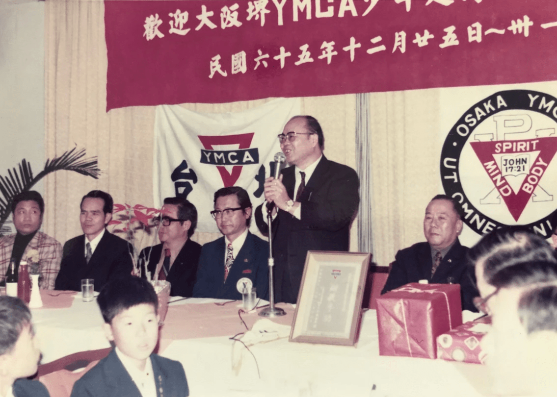 許鴻源參與台北YMCA社會服務。(圖|許照信) 許鴻源參與台北YMCA社會服務。(圖|許照信)
