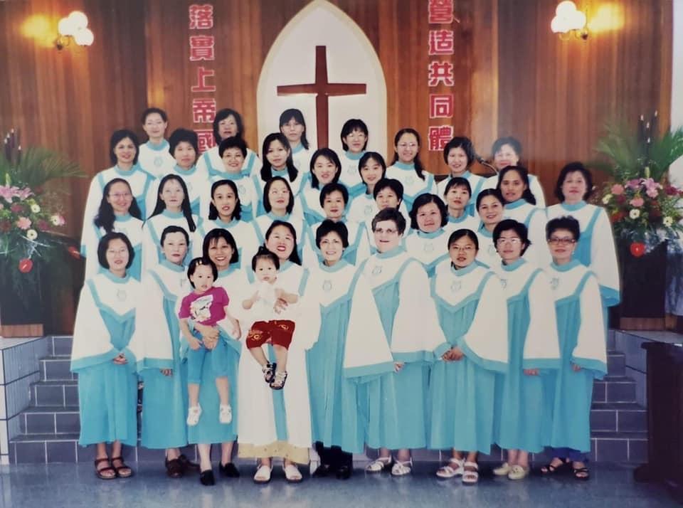 護士詩班與籃姑娘(第一排右四)。 護士詩班與籃姑娘(第一排右四)。