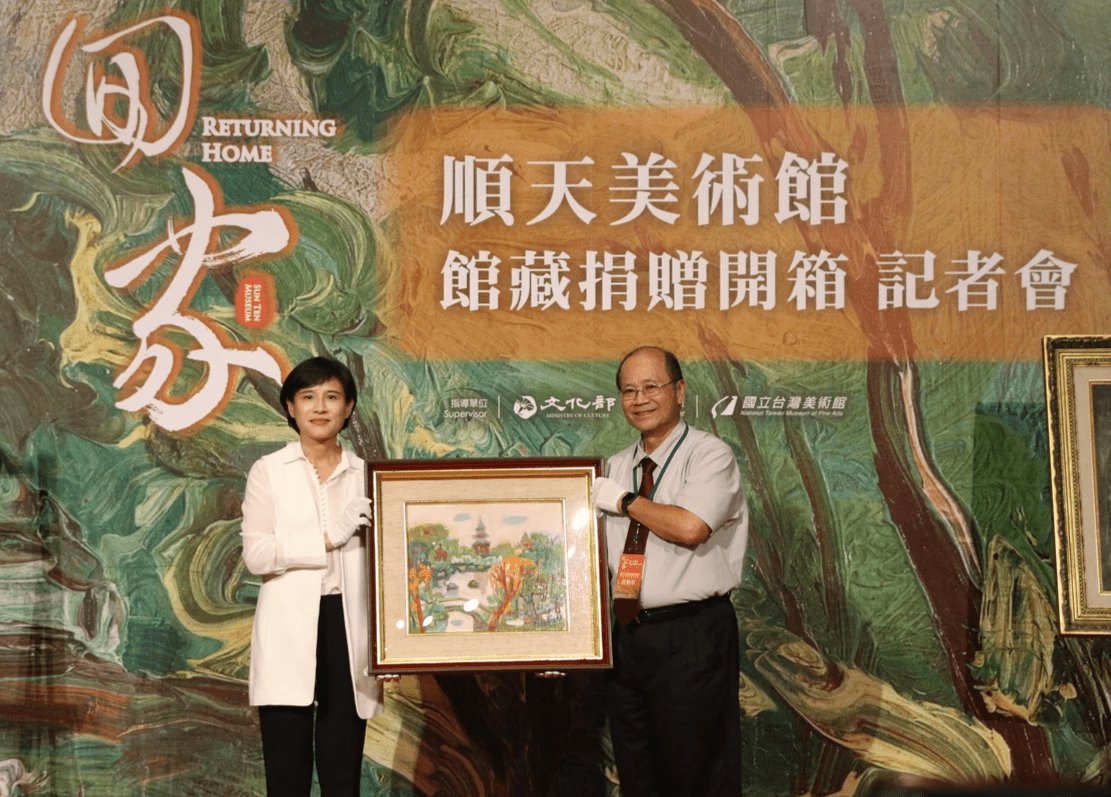 順天美術館董事長許照信長老遞交廖繼春繪《公園一隅》予文化部長鄭麗君。(圖|文化部官網) 順天美術館董事長許照信長老遞交廖繼春繪《公園一隅》予文化部長鄭麗君。(圖|文化部官網)