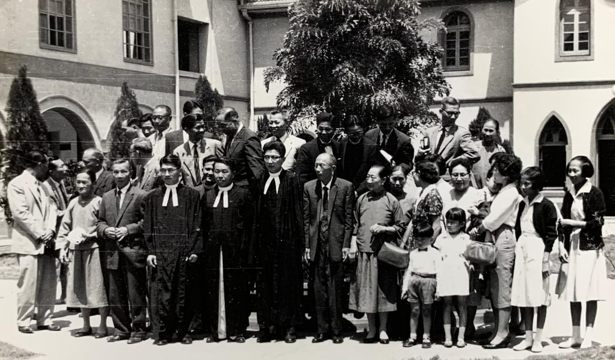 1961年於南神封牧團體照,張牧師位在第一排左四。 1961年於南神封牧團體照,張牧師位在第一排左四。