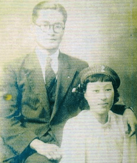 新婚的柯子彰先生與夫人橋本鶴代女士,1937年大連市。(照片來源/作者提供) 新婚的柯子彰先生與夫人橋本鶴代女士,1937年大連市。(照片來源/作者提供)