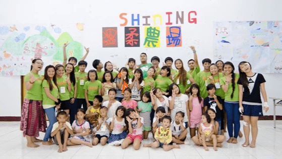 2013年排青短宣隊與ILT青年於恆春半島的兒童夏令營。(圖|Qelen Zingla) 2013年排青短宣隊與ILT青年於恆春半島的兒童夏令營。(圖|Qelen Zingla)