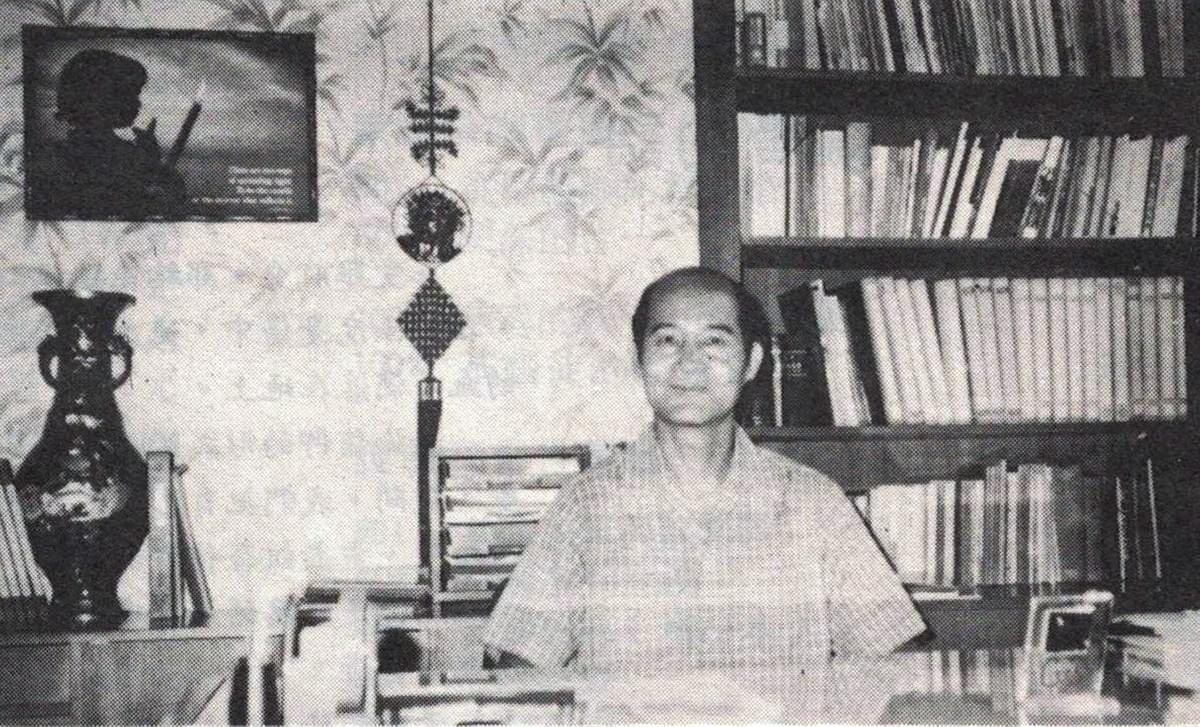 他坐在昔日總幹事位子上,藹然長者之風, 好像回到往日時光。(林美瑢 提供) 他坐在昔日總幹事位子上,藹然長者之風, 好像回到往日時光。(林美瑢 提供)