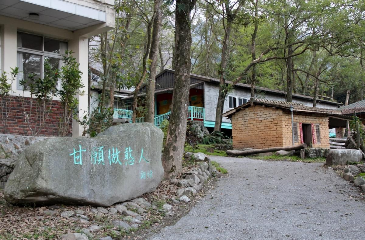 謝緯醫生秉著「甘願做憨人」的精神,在醫療上幫助許多彰化二林及南投地區的人。(照片來源/王昭文攝影) 謝緯醫生秉著「甘願做憨人」的精神,在醫療上幫助許多彰化二林及南投地區的人。(照片來源/王昭文攝影)