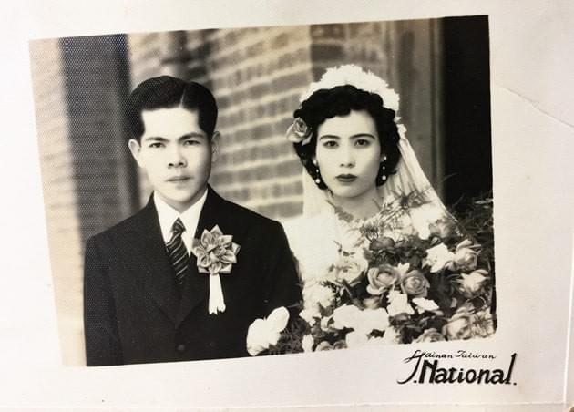 鄭澄洲、鄭梁秋櫻1952年結婚照。(照片來源/鄭梁秋櫻提供) 鄭澄洲、鄭梁秋櫻1952年結婚照。(照片來源/鄭梁秋櫻提供)