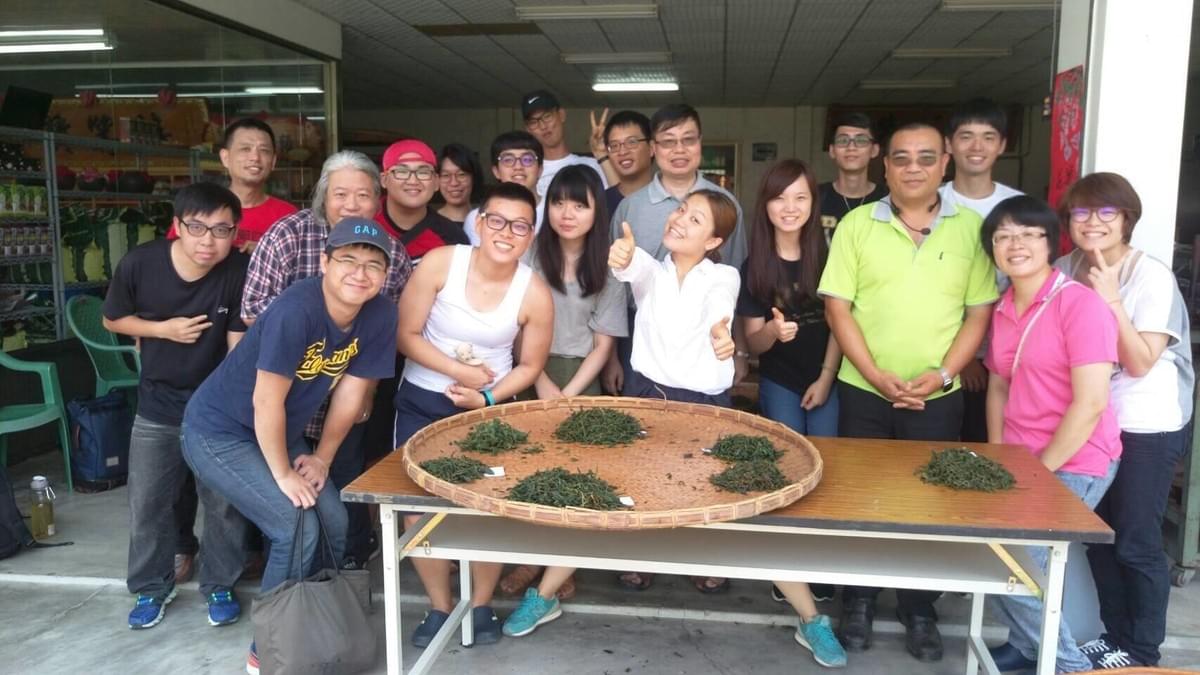 泡茶、製茶的過程中,安靜、專注是非常重要的,如同我們靈修一般,恍神不得。(照片來源/台中大專學生中心) 泡茶、製茶的過程中,安靜、專注是非常重要的,如同我們靈修一般,恍神不得。(照片來源/台中大專學生中心)