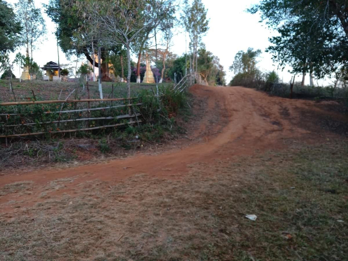 A small pagoda at 1.3km A small pagoda at 1.3km