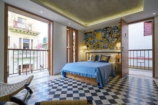 With this street view at your bed, who can ask more. With this street view at your bed, who can ask more.