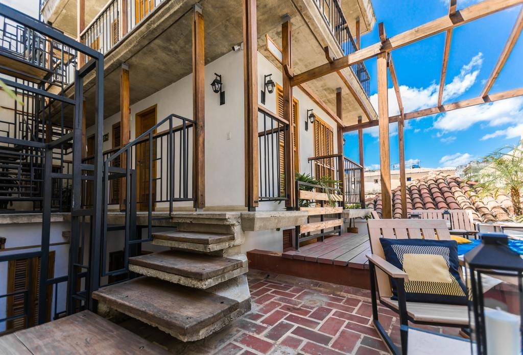 Yes, at Residencia Santa Clara, in Old Havana, there is an incredible roof top. Yes, at Residencia Santa Clara, in Old Havana, there is an incredible roof top.
