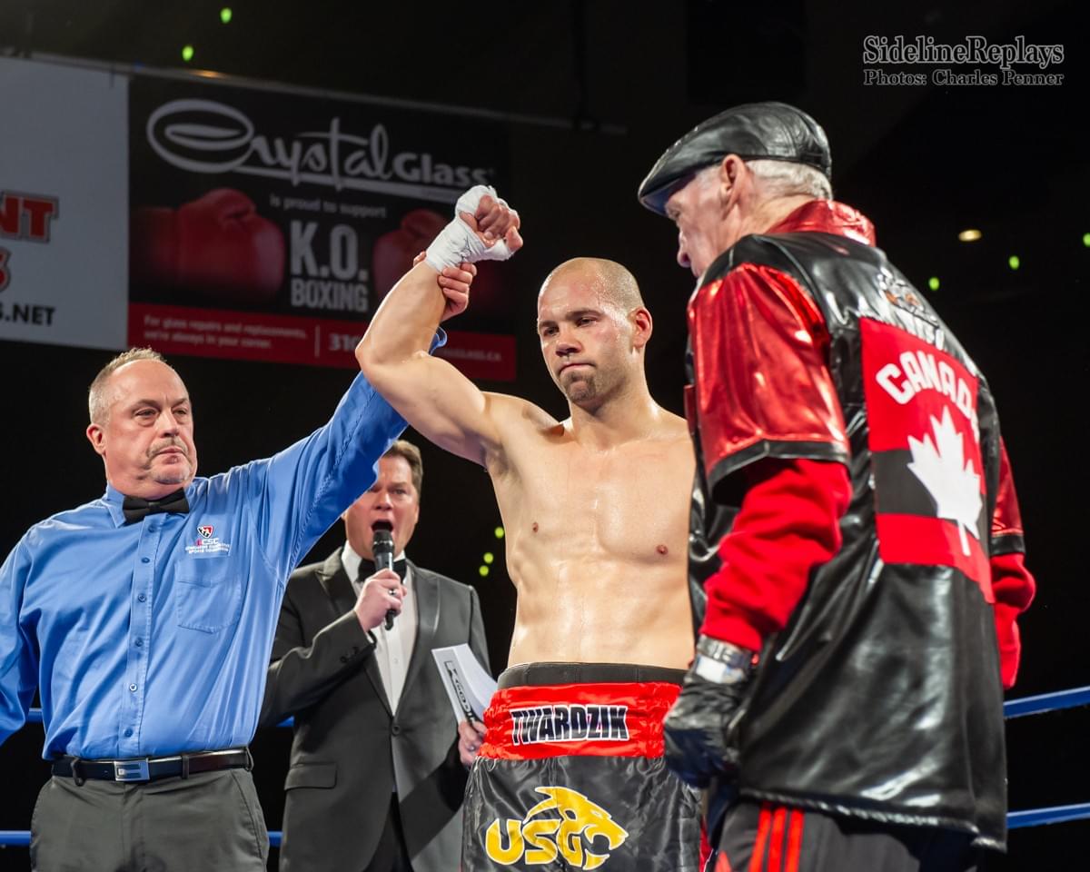 (Above) Stuart Twardzik wins his Pro Debut vs Jonathan Gonzalez Alanis - Photo Charles Penner (Above) Stuart Twardzik wins his Pro Debut vs Jonathan Gonzalez Alanis - Photo Charles Penner