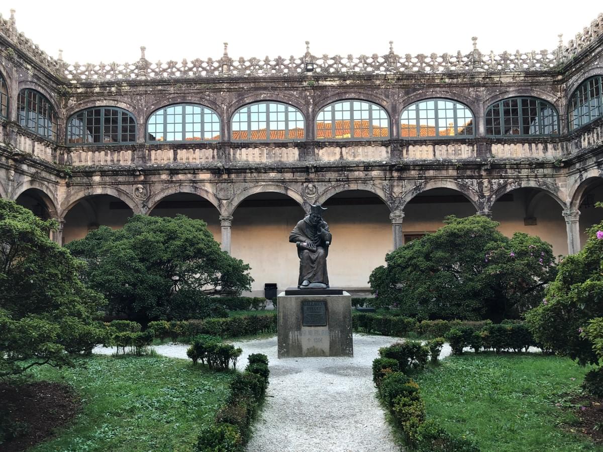 聖地雅哥大學迴廊 Claustro de la Universidad de Santiago de Compostela 聖地雅哥大學迴廊 Claustro de la Universidad de Santiago de Compostela