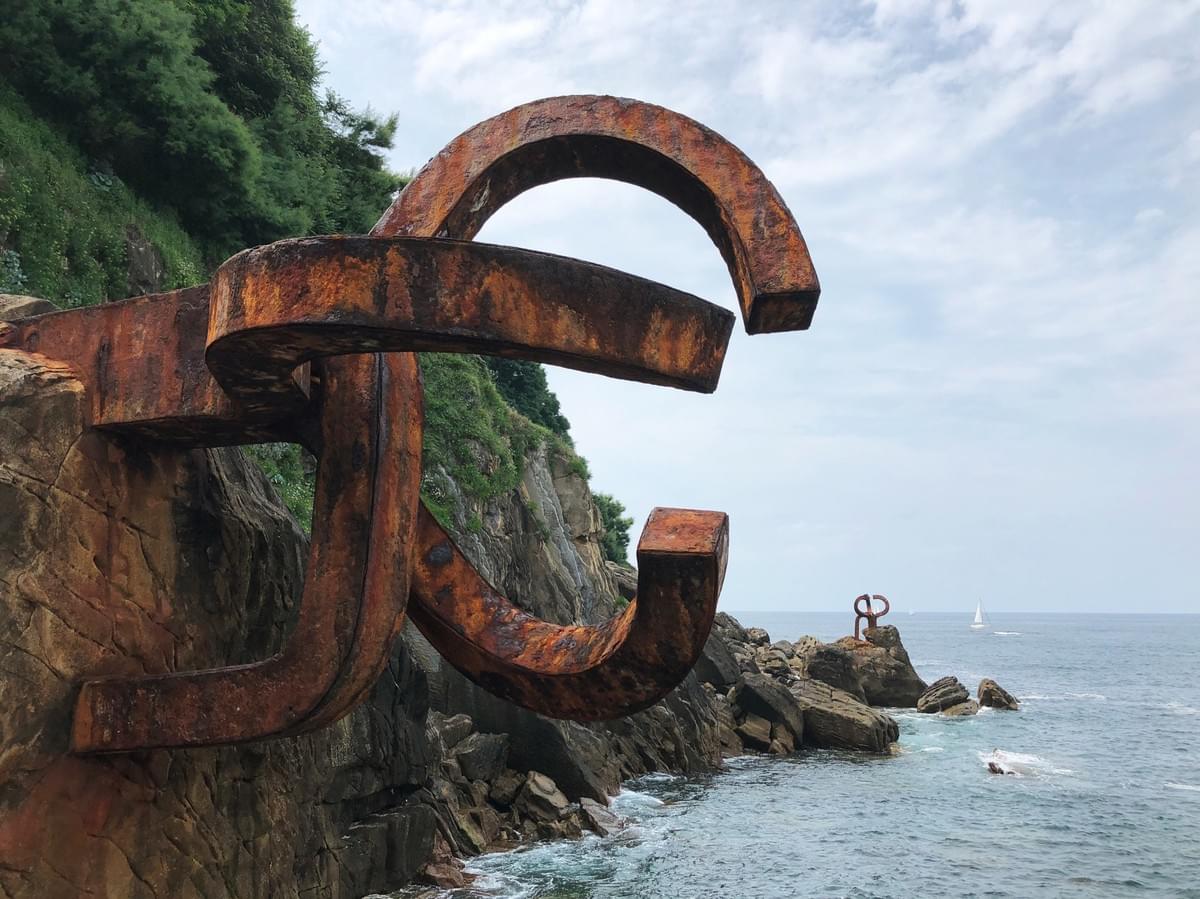 西班牙知名藝術家Eduardo Chillida的傑作風之梳 Peine del Viento 西班牙知名藝術家Eduardo Chillida的傑作風之梳 Peine del Viento