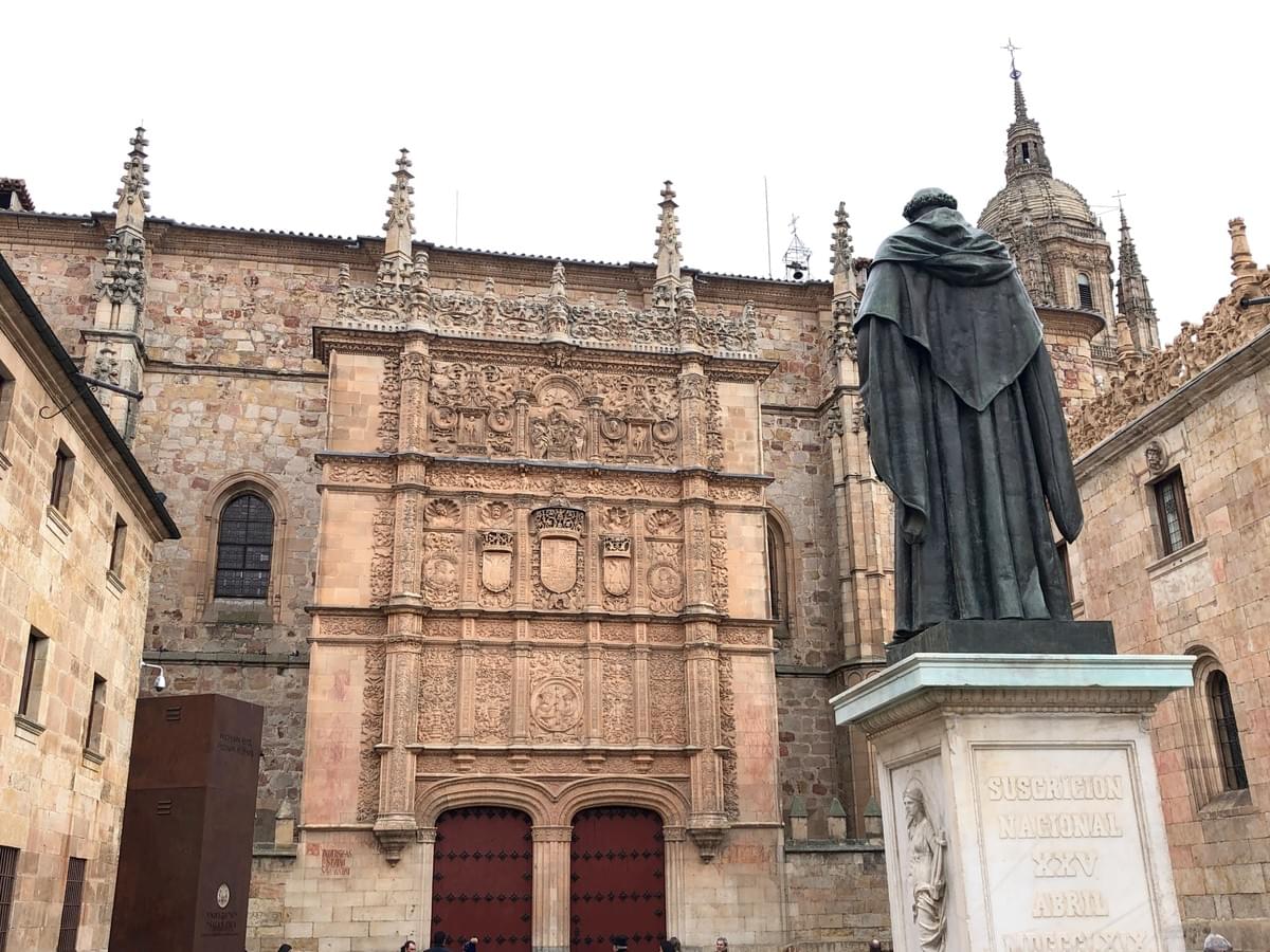 超過八百年歷史的薩拉曼卡大學立面 Fachada de la Universidad de Salamanca 超過八百年歷史的薩拉曼卡大學立面 Fachada de la Universidad de Salamanca