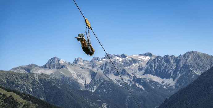 la plus grande tyrolienne de france station la colmiane sensations fortes vacances montagne ski colibree intergénération la plus grande tyrolienne de france station la colmiane sensations fortes vacances montagne ski colibree intergénération