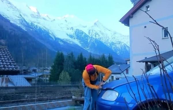 Alex putting his mechanic skills to use as we depart Alex putting his mechanic skills to use as we depart
