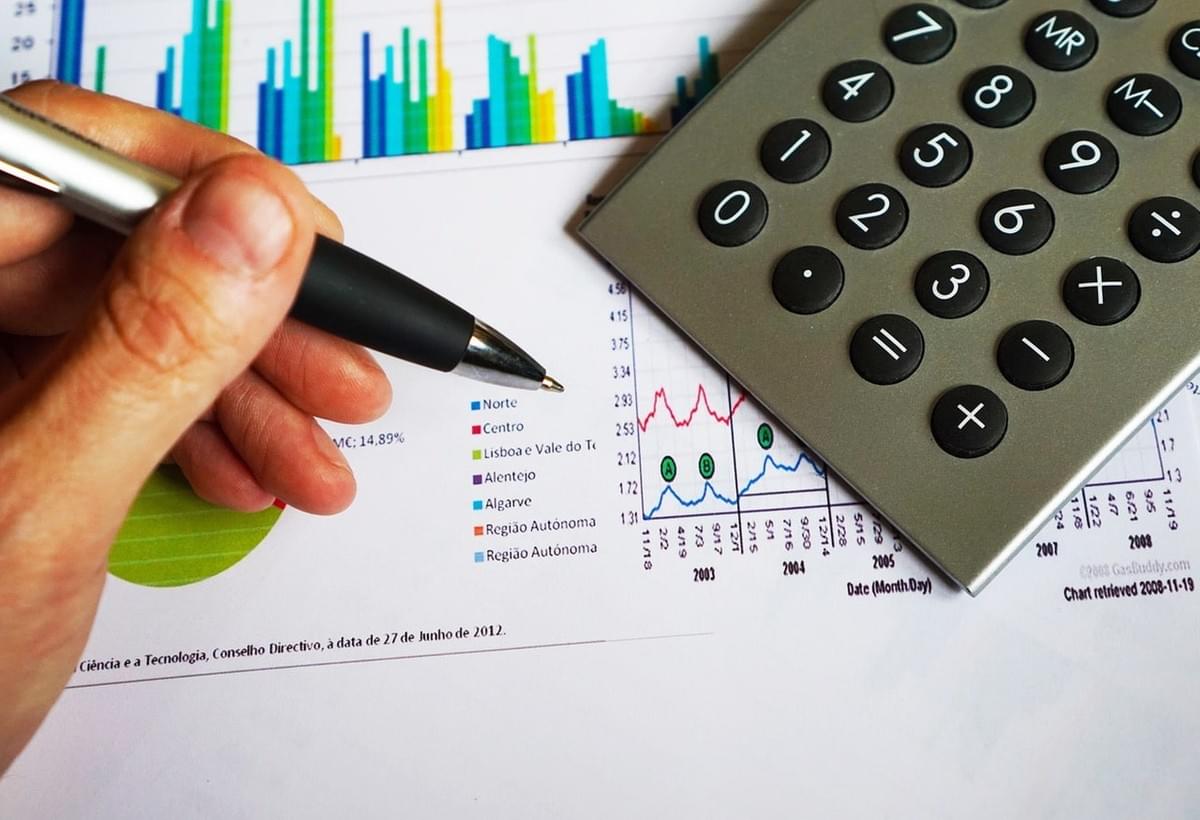 Kinerja Surveyor Tradisional dengan Implementasi CRM Perbankan Di Indonesia Kinerja Surveyor Tradisional dengan Implementasi CRM Perbankan Di Indonesia