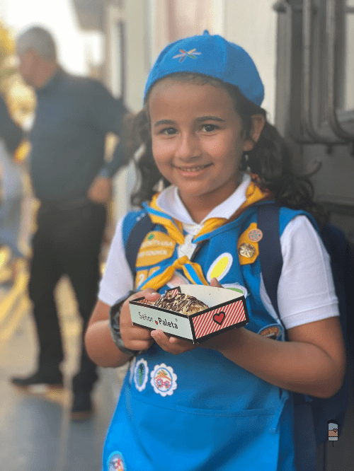 Girls Scouts team up to promote the Caramel deLites Paleta Girls Scouts team up to promote the Caramel deLites Paleta