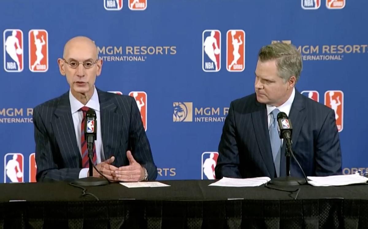 NBA 專員亞當·西爾弗(左)和米高梅度假村首席執行官吉姆·穆倫(Jim Murren)在體育博彩擴張之後正在達成協議。(圖片:NBA) NBA 專員亞當·西爾弗(左)和米高梅度假村首席執行官吉姆·穆倫(Jim Murren)在體育博彩擴張之後正在達成協議。(圖片:NBA)