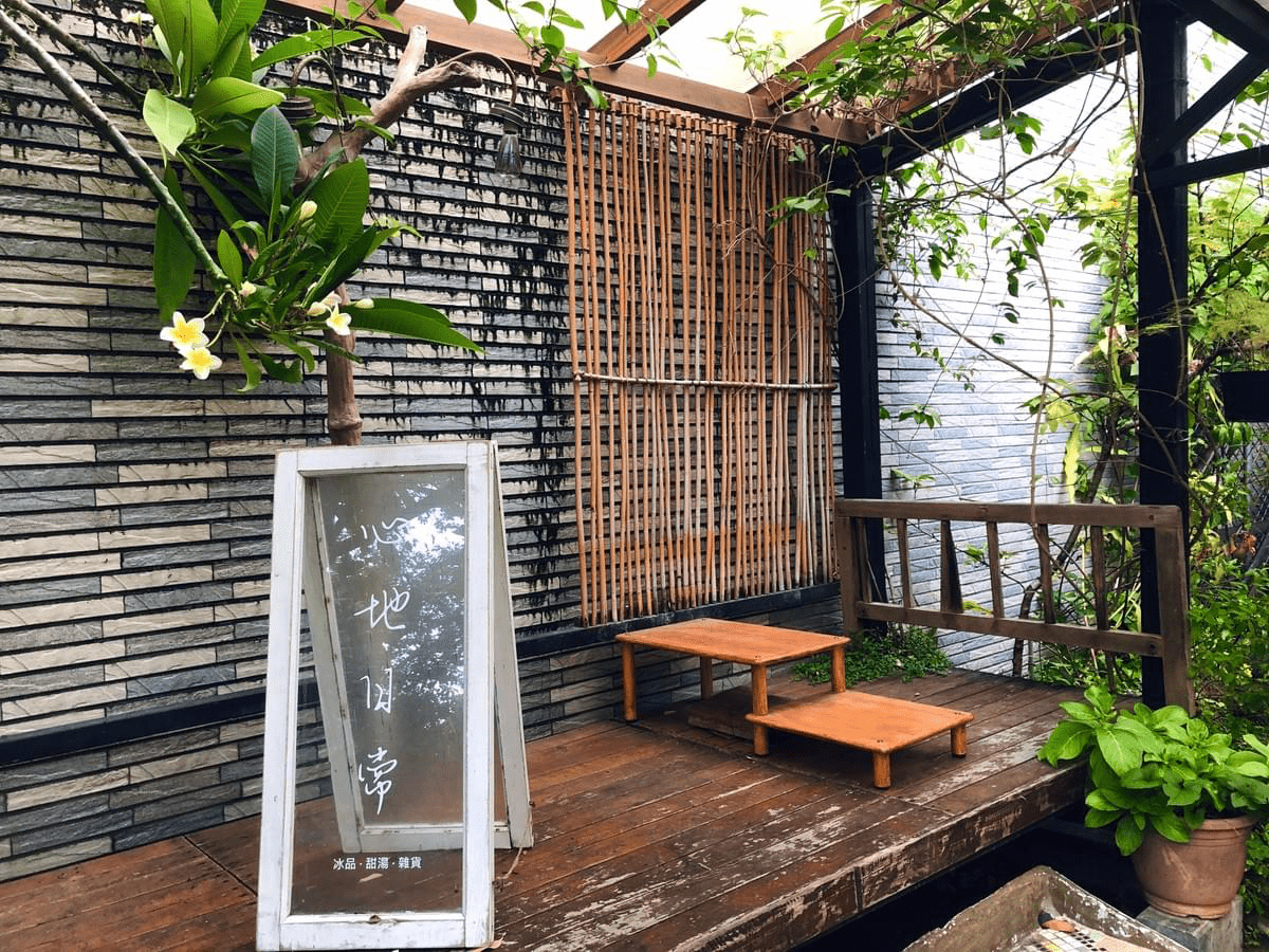 花蓮心地日常花蓮店門口有像發呆亭的地方,認人放鬆 花蓮心地日常花蓮店門口有像發呆亭的地方,認人放鬆