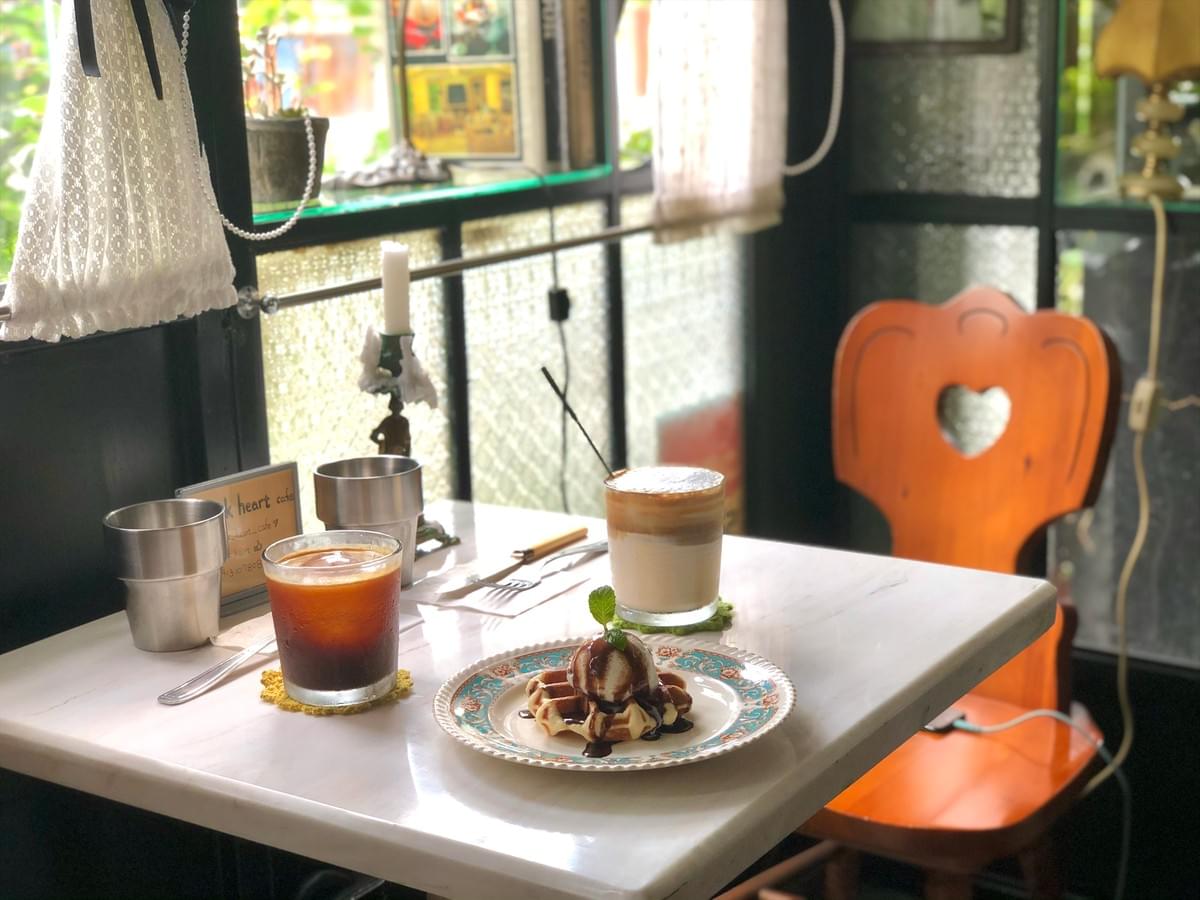 士林社子島的Black Heart Cafe,古董倉庫中遺世獨立的咖啡廳,提供咖啡、茶類、甜點、鹹食 士林社子島的Black Heart Cafe,古董倉庫中遺世獨立的咖啡廳,提供咖啡、茶類、甜點、鹹食