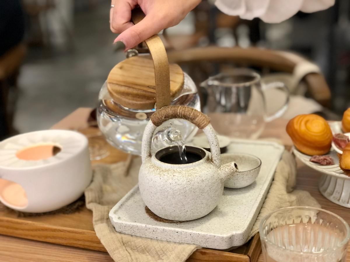 好食圓滿:鹿谷蜜香紅茶,使用的茶器精緻細膩 好食圓滿:鹿谷蜜香紅茶,使用的茶器精緻細膩