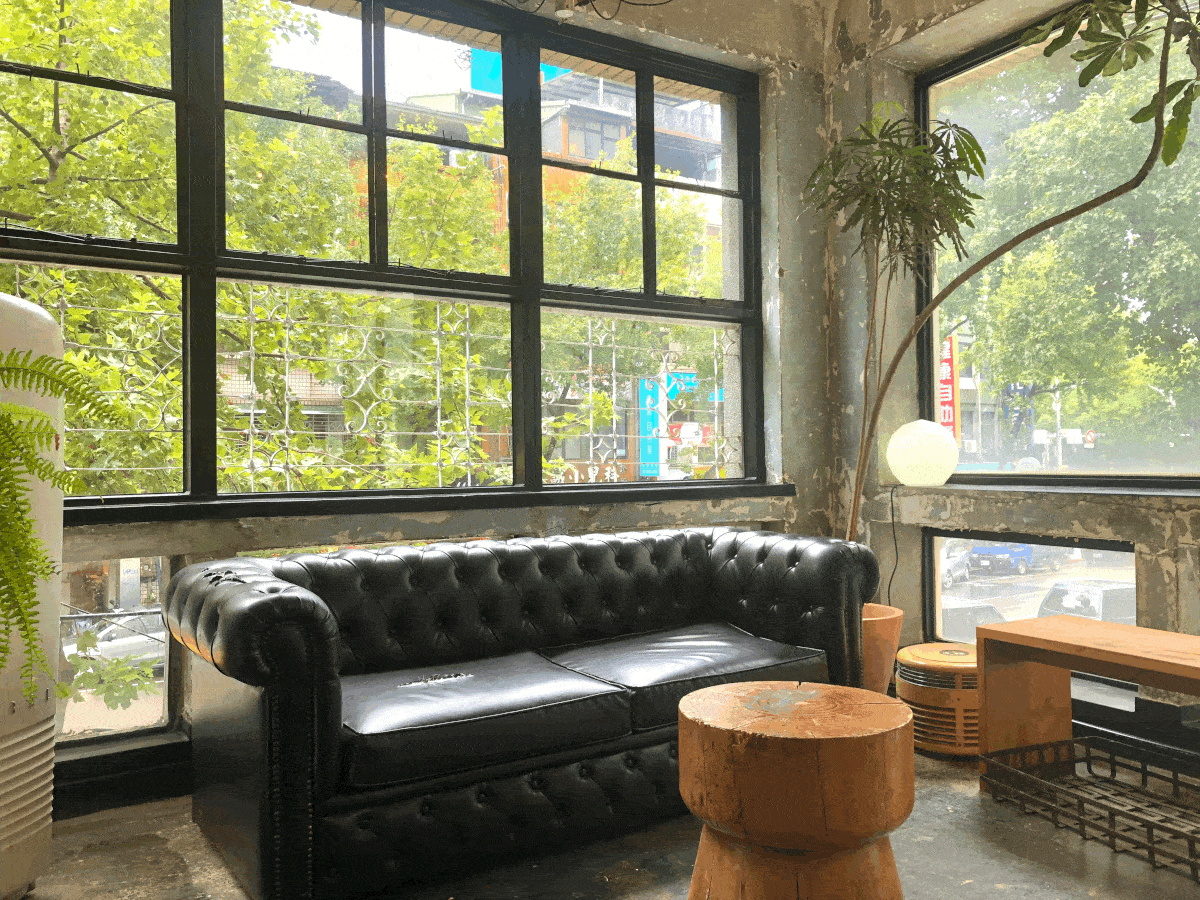 偷閒咖啡 Drop by coffee|販賣手沖咖啡,空間明亮寬敞。沒有緊密的座位,十分讓人舒心的環境 偷閒咖啡 Drop by coffee|販賣手沖咖啡,空間明亮寬敞。沒有緊密的座位,十分讓人舒心的環境