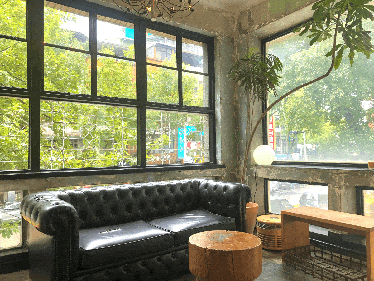 偷閒咖啡 Drop by coffee|販賣手沖咖啡,空間明亮寬敞。沒有緊密的座位,十分讓人舒心的環境 偷閒咖啡 Drop by coffee|販賣手沖咖啡,空間明亮寬敞。沒有緊密的座位,十分讓人舒心的環境