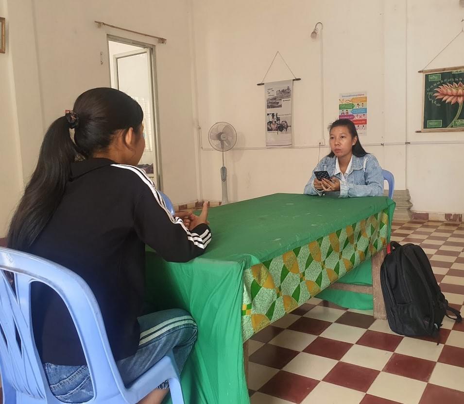 A social worker in Cambodia is doing the initial assessment of a child living in a residential care institution using the Primero mobile app. ©UNICEF/2020/Kauv A social worker in Cambodia is doing the initial assessment of a child living in a residential care institution using the Primero mobile app. ©UNICEF/2020/Kauv