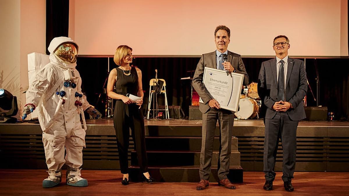 Lostronaut von Silent Rocco als Highlight im Bühnenprogramm von Firmenevent Lostronaut von Silent Rocco als Highlight im Bühnenprogramm von Firmenevent