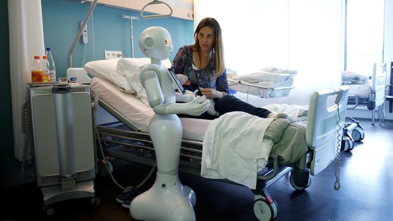 "Pepper" the robot, a humanoid robot designed to welcome and take care of visitors and patients, stands next to a mother and her new born baby at AZ Damiaan hospital in Ostend, Belgium, June 16, 2016. © Francois Lenoir © Reuters "Pepper" the robot, a humanoid robot designed to welcome and take care of visitors and patients, stands next to a mother and her new born baby at AZ Damiaan hospital in Ostend, Belgium, June 16, 2016. © Francois Lenoir © Reuters