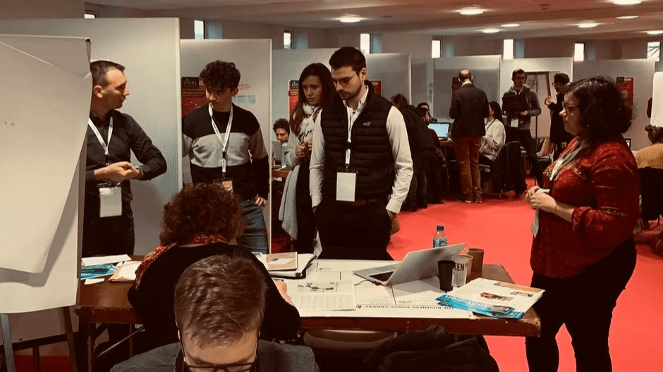 Notre équipe en plein travail ! Notre équipe en plein travail !