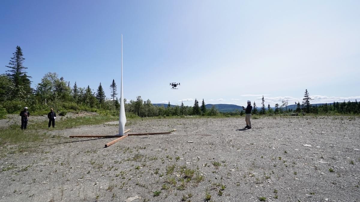 Essai sur une pale d’éolienne à la verticale Essai sur une pale d’éolienne à la verticale