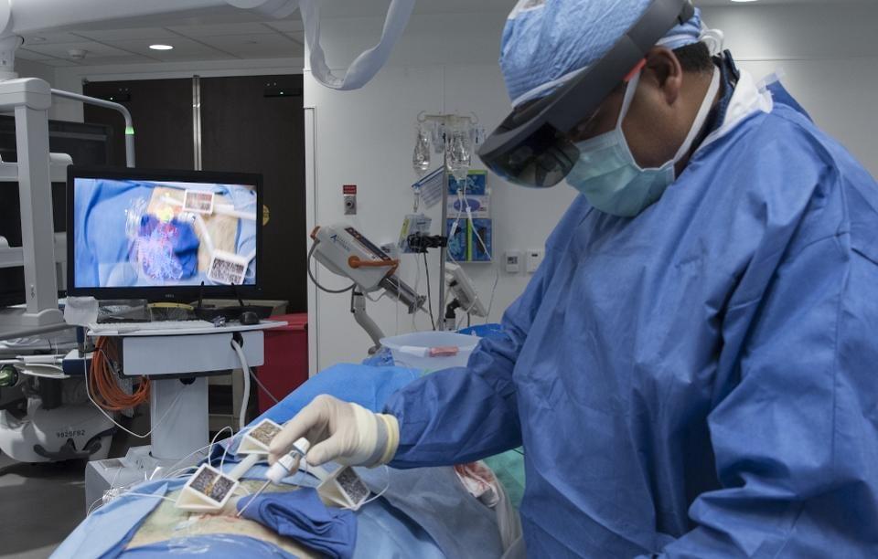 Dr. Martin prepares trajectory to avoid hitting rib during cancerous liver tumor ablation. The Cleveland Clinic Center for Medical Art & Photography © 2018 All Rights Reserved Dr. Martin prepares trajectory to avoid hitting rib during cancerous liver tumor ablation. The Cleveland Clinic Center for Medical Art & Photography © 2018 All Rights Reserved