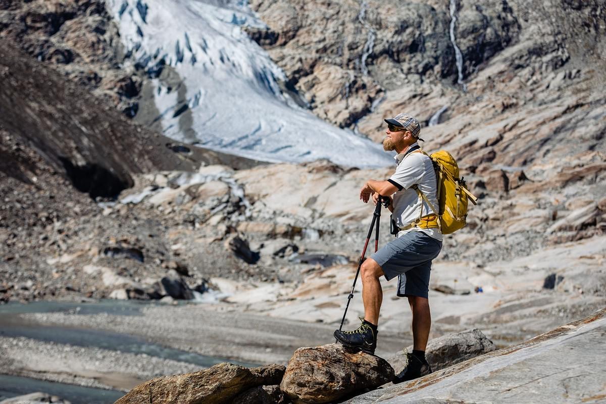 Fotograf Alexander Tempel fotografiert zufriedene Menschen in den Alpen Fotograf Alexander Tempel fotografiert zufriedene Menschen in den Alpen