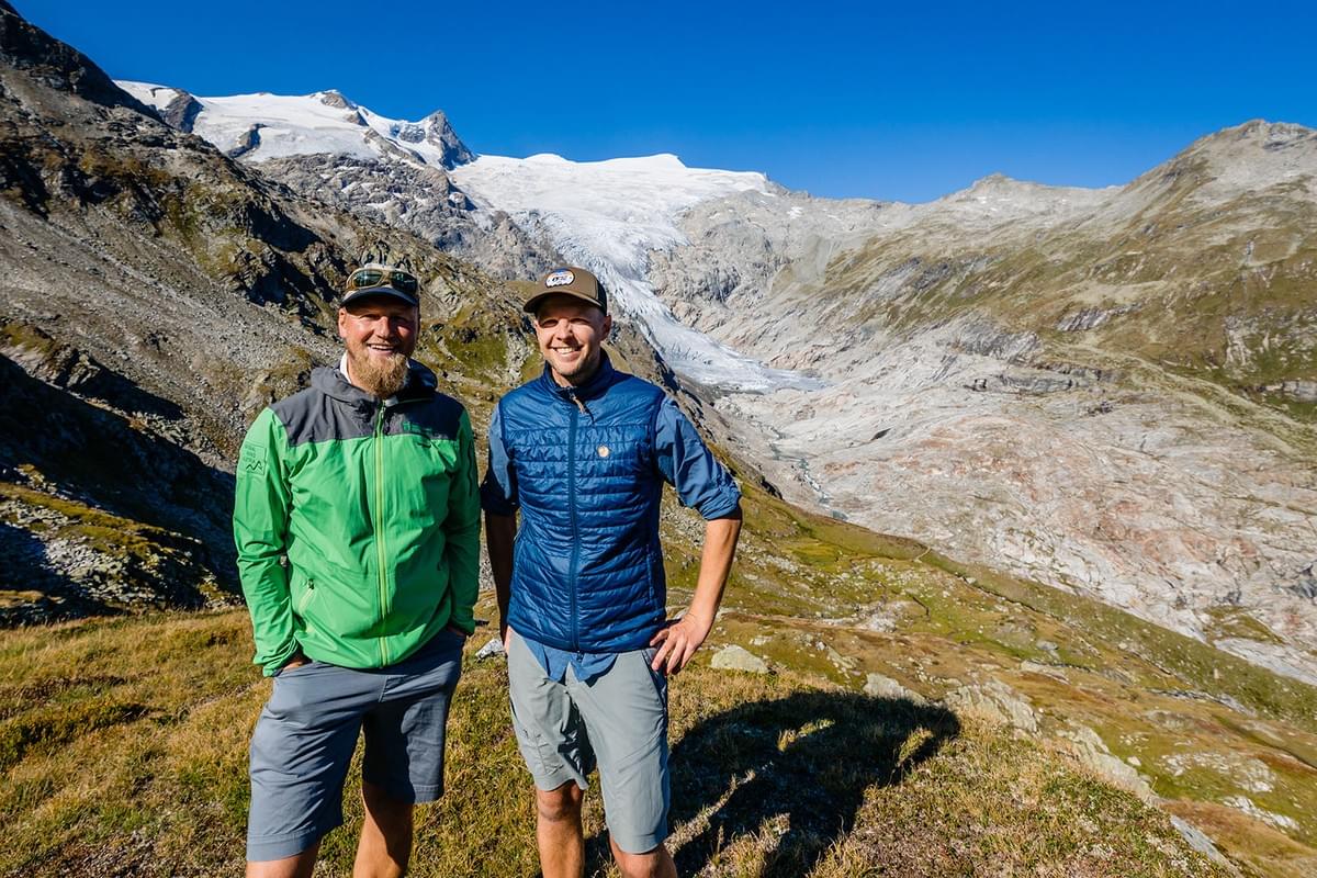 Fotograf Alexander Tempel fotografiert zufriedene Menschen in den Alpen Fotograf Alexander Tempel fotografiert zufriedene Menschen in den Alpen