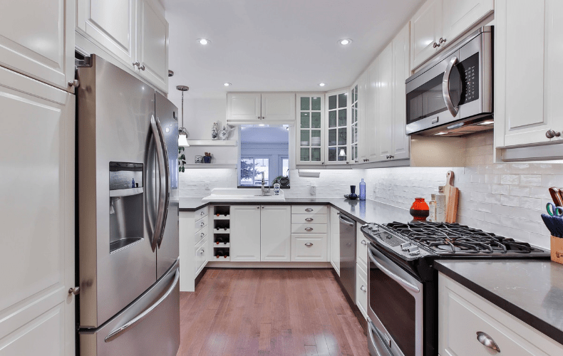 A new kitchen with lots of kitchen appliances. A new kitchen with lots of kitchen appliances.