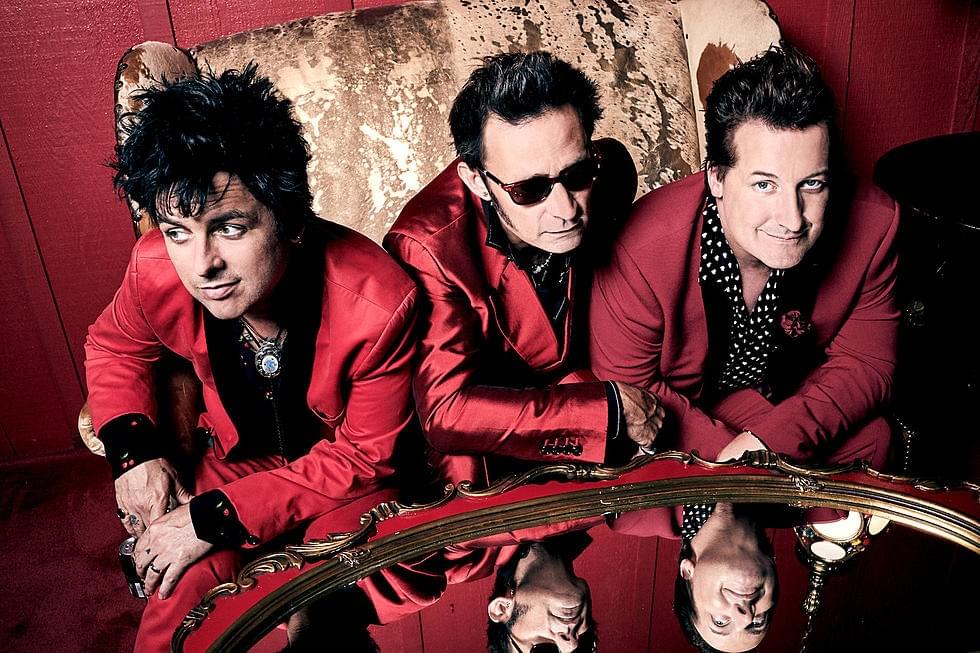 Green Day es una banda de rock formada en 1987 por el guitarrista y vocalista Billie Joe Armstrong, el bajista Mike Dirnt y el baterista Tré Cool. Green Day es una banda de rock formada en 1987 por el guitarrista y vocalista Billie Joe Armstrong, el bajista Mike Dirnt y el baterista Tré Cool.