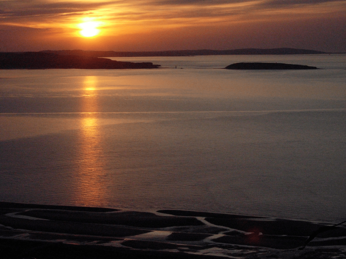 The universal spirit in the setting sun: manifesting spiritual and religious awakening. The universal spirit in the setting sun: manifesting spiritual and religious awakening.