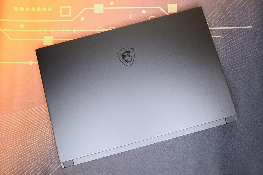 GS66 Stealth以全新「黑魂」概念導入磨砂黑金屬設定。 彭子豪/攝影 GS66 Stealth以全新「黑魂」概念導入磨砂黑金屬設定。 彭子豪/攝影