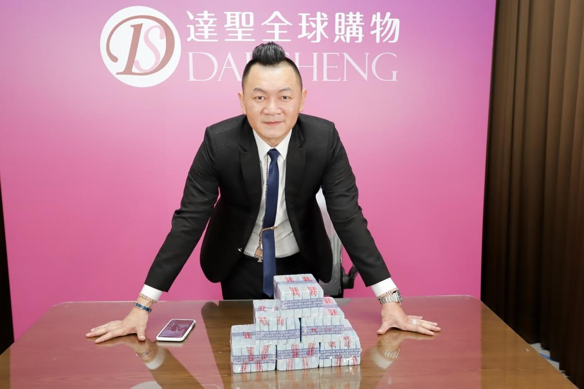 達聖全球網紅新創團隊開台首次即大手筆祭出發財金。 彭子豪/攝影 達聖全球網紅新創團隊開台首次即大手筆祭出發財金。 彭子豪/攝影
