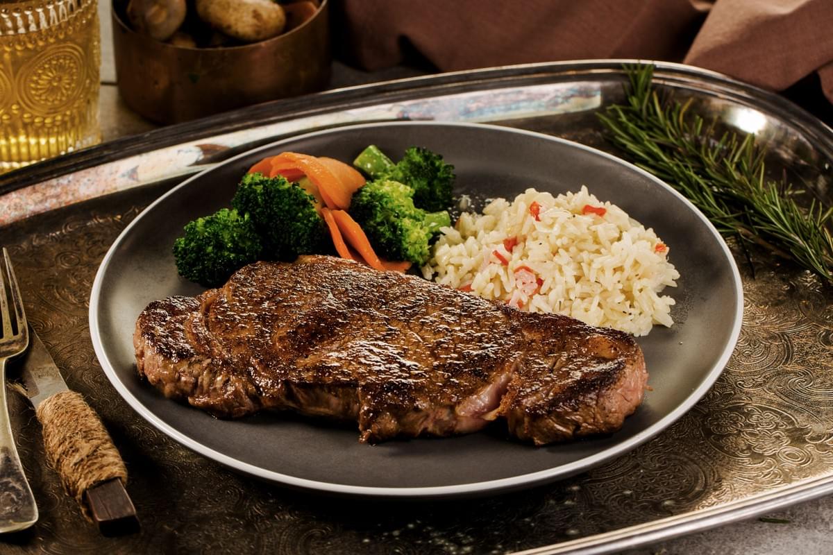 紐約客牛排館選用USDA PRIME美國新鮮冷藏牛肉,全程以高成本冷藏非冷凍的方式處理及運送,經過最佳天數的溼式熟成,再以美國進口。 傑克兄弟牛排館/提供 紐約客牛排館選用USDA PRIME美國新鮮冷藏牛肉,全程以高成本冷藏非冷凍的方式處理及運送,經過最佳天數的溼式熟成,再以美國進口。 傑克兄弟牛排館/提供