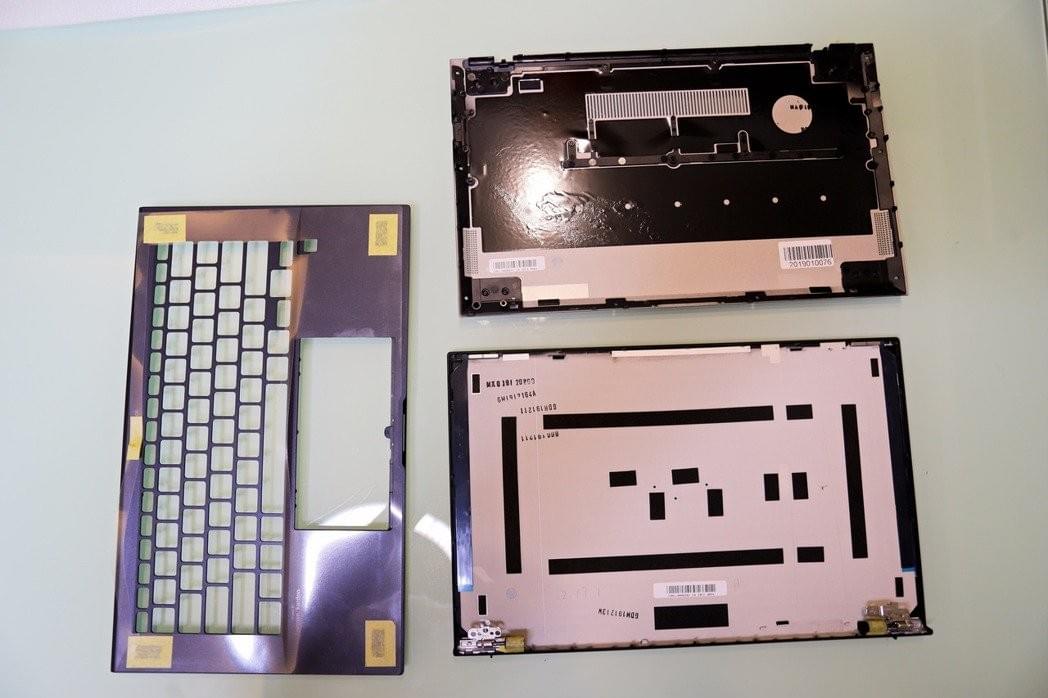 ExpertBook B9450全機機構集華碩製機大成,採逆向工程設定,讓機構熱能平均受熱外,再以新一代風扇技術帶出,來回微燒機溫度也維持在48度上下。 彭子豪/攝影 ExpertBook B9450全機機構集華碩製機大成,採逆向工程設定,讓機構熱能平均受熱外,再以新一代風扇技術帶出,來回微燒機溫度也維持在48度上下。 彭子豪/攝影